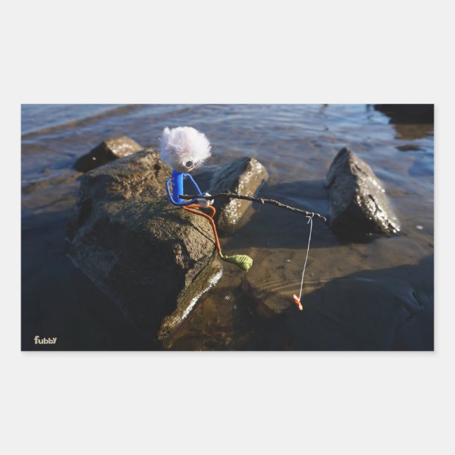 Vissende Fubby op een steen. Rechteckiger Aufkleber (Vorderseite)