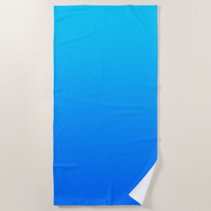 Vivid Aqua Sky Blue Ombre Strandtuch