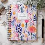 Vivid Hand bemalt Botanical Blue Monogram 2025 Planer<br><div class="desc">Personalisieren Sie diesen skurrilen Planer mit Ihrem Namen in marineblau kursiv gerahmt durch ein weißes Rechteck,  auf einem kühnen,  farbenfrohen Hintergrund von handbemalten Blumen und botanischen Elementen in den Tönen Blau,  Rosa und Orange.</div>