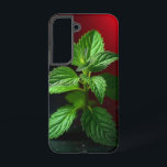 "Vivid Mint Pflanze Macro - Botanisches Grün auf S Samsung Galaxy Hülle<br><div class="desc">Mit diesem lebhaften Makrofoto einer minten Pflanze lassen Sie sich von Frische und Eleganz der Natur verzaubern. Das in atemberaubenden Details eingefangene, knusprige Grün verlasst einen Pop dramatisch vor einem launenhaften schwarzen Hintergrund mit einem auffallenden roten Farbverlauf. Ideal für Küchendekoration, Kräutergeschenke, botanische Liebhaber oder alle, die die Schönheit der Natur...</div>