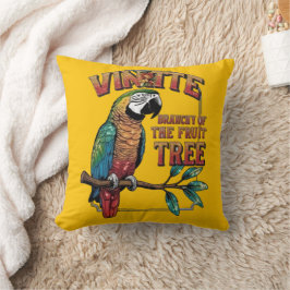 Vivid Perch: Papagei in Vollfarbe auf einem Obstba Kissen