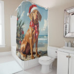 Vizsla Dog Christmas Vintag Beach Duschvorhang<br><div class="desc">Bringen Sie die Wärme der Ferien an die Küste mit diesem charmanten, Vintag inspirierten Design, das einen festlichen Hund auf einem ruhigen Strand besticht. Mit einer klassischen Touch nostalgischer Töne und Küstenstöcke erweckt dieses Kunstwerk den Zauber der Weihnachtszeit am Meer. Dieses Design ist perfekt für den gelungenen Urlaub geeignet und...</div>