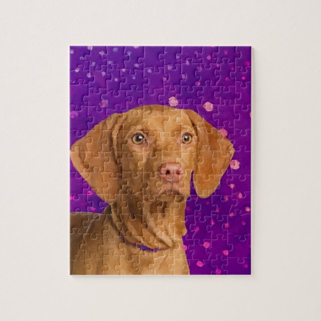 Vizsla - ungarischer Zeigerwelpe auf Lila (Vertikal)