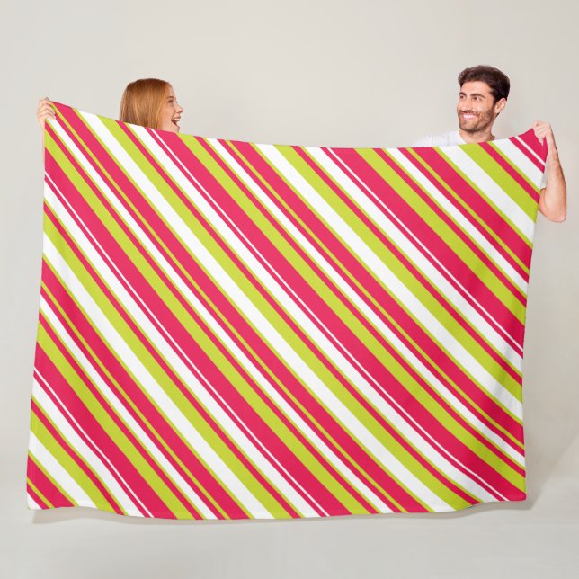 Vliesdecke mit diagonalen Linien Fleecedecke (Beispiel)