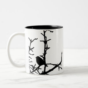 Vogel an einer Zweigstelle Zweifarbige Tasse
