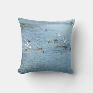 Vögel auf dem Summer River Kissen