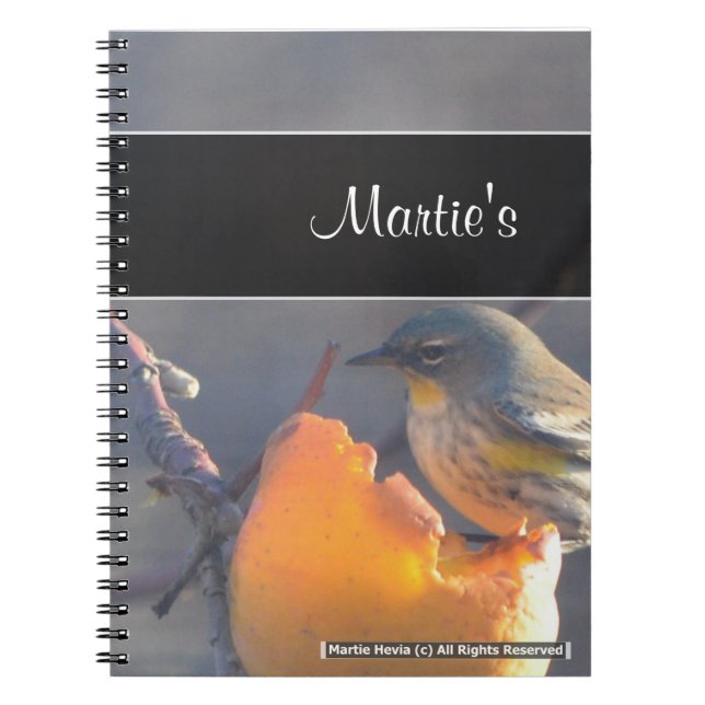 Vogel auf einem halbgeschlagenen Apple-Notebook Notizblock (Vorderseite)