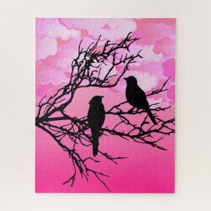 Vögel auf einem Zweig, schwarz gegen Morgenrot