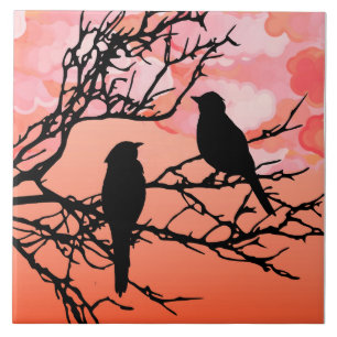 Vögel auf einem Zweig, schwarz gegen Sunset Orang Fliese