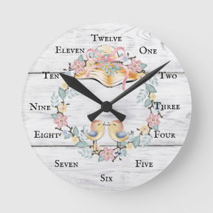 Vögel der Uhr singen und Hats sind auf