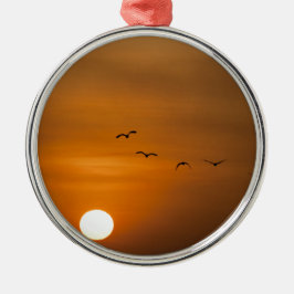 Vögel fliegen bei Sonnenuntergang Ornament Aus Metall