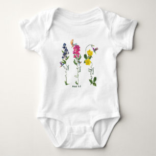 Vogel mit Blume Gerechtigkeit Liebe Gnade und gehe Baby Strampler