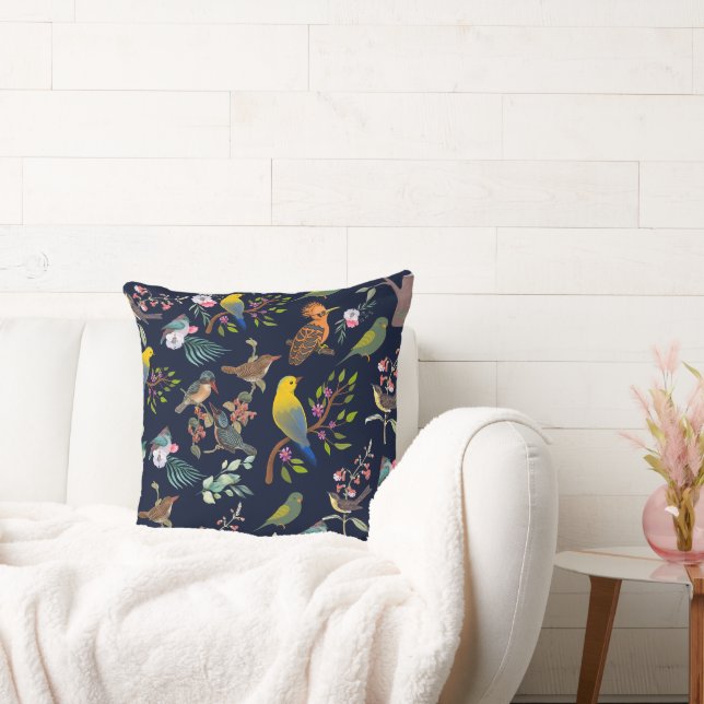 Vögel und Blumen Eleganter marineblauer Hintergrun Kissen (Liege)