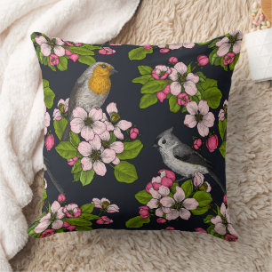 Vögel und Blüten auf schwarz Kissen