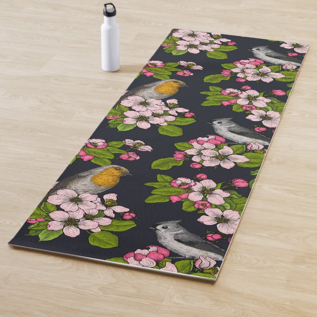 Vögel und Blüten auf schwarz Yogamatte (Beispiel)