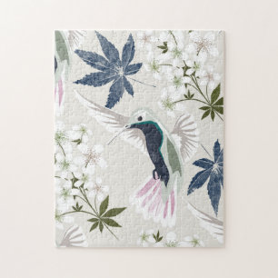 Vögel und weiße Blume.