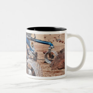 Vogelscheuche, ein Mobilitätprüfung Modell Zweifarbige Tasse