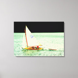 voilier avec la toile enveloppée par canot