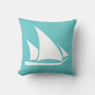 voilier blanc sur coussin bleu turquoise