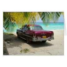 Voiture antique sur la plage de Cuba