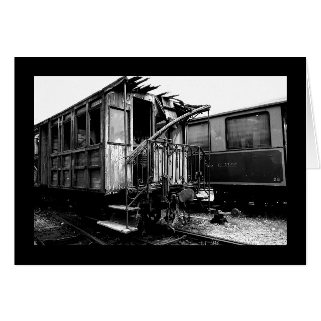 Voiture en bois abandonnée Le Mastrou (Devant horizontal)