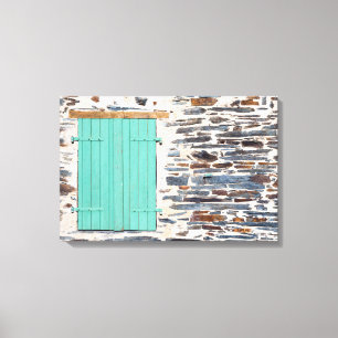 Volets de fenêtre sur une toile murale en pierre r