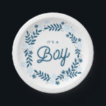 Volksblauer Baby-Duschen-mit Blumendekor Pappteller<br><div class="desc">Ein Wreath inspirierten Blumen der Himmel- und Marineblauder skandinavischen Volkskunst verzieren diese süße Babyduschenpapierplatte. Feiern Sie das Baby-zusein Geschlecht im eleganten blauen Skript auf einem weißen Hintergrund.</div>