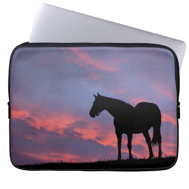 Vollblut Pferd Silhouette bei Sonnenaufgang Laptopschutzhülle (Vorderseite)