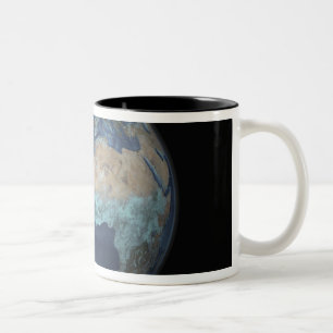 Volle Erde, die Verdampfung zeigt Zweifarbige Tasse