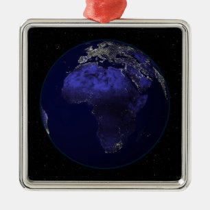 Volle Erde nachts Afrika und Europa zeigend Silbernes Ornament