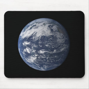 Volle Erde zentriert über dem Pazifischen Ozean Mousepad