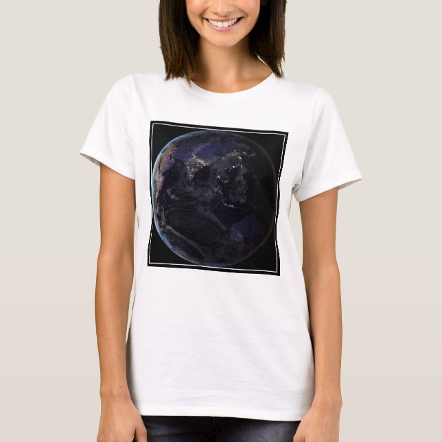 Voller Erde, die die Lichter Asiens in der Nacht z T-Shirt (Vorderseite)