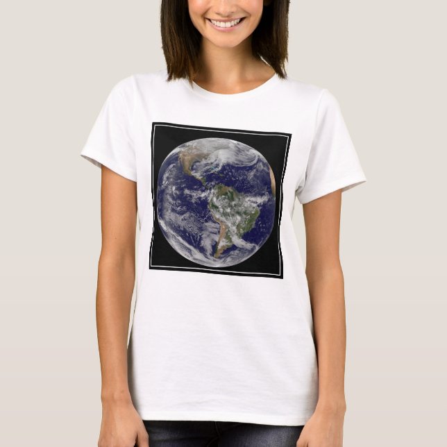 Voller Erde mit einem mächtigen Wintersturm. T-Shirt (Vorderseite)