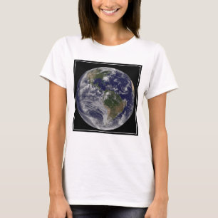 Voller Erde mit Hurrikan Irene an der Ostküste. T-Shirt