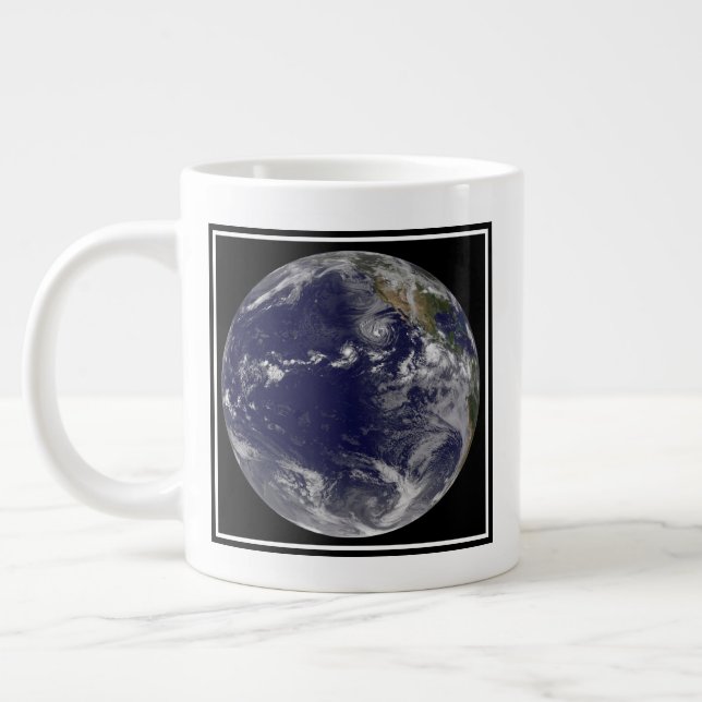Voller Erde mit verschiedenen tropischen Stürmen. Jumbo-Tasse (Links)