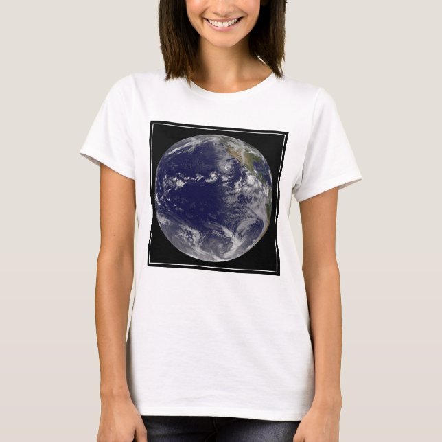 Voller Erde mit verschiedenen tropischen Stürmen. T-Shirt (Vorderseite)