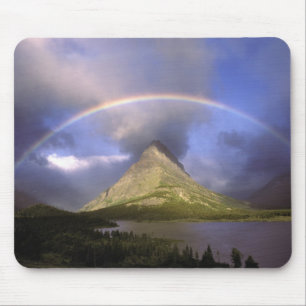 Voller Regenbogen und stürmischer Himmel über Grin Mousepad