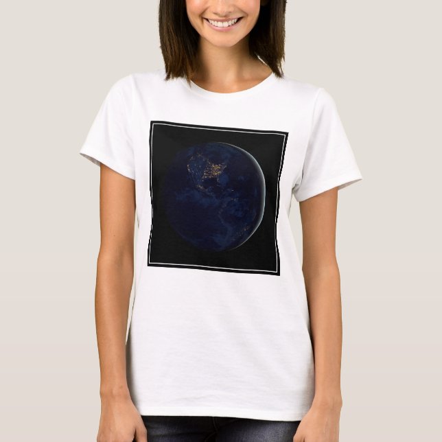 Vollerde bei Nacht mit Stadtlampen in Amerika T-Shirt (Vorderseite)