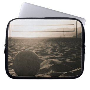 Volleyball im Sand Laptopschutzhülle
