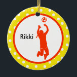 Volleyball-Setter-Ornament personalisieren Keramikornament<br><div class="desc">Zeigen Sie Ihre Volleyballleidenschaft jederzeit mit unserem Setter-Ornament. Der gelbe Polka-Dot-Hintergrund mit roter Volleyballsetter-Grafik, personalisiert mit dem Namen auf der Vorderseite und der benutzerdefinierten Nachricht auf der Rückseite. Ideal für Weihnachten oder zu jeder Jahreszeit!</div>