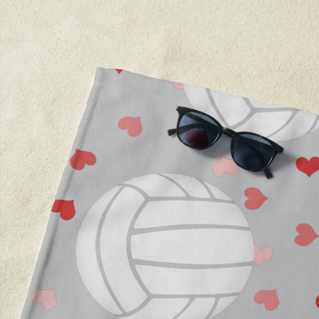 Volleyballs und Herzmuster personalisiert Strandtuch (Beispiel)