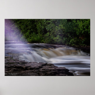 Vollfarbiges Bild der berühmten Ocqueoc Falls Poster