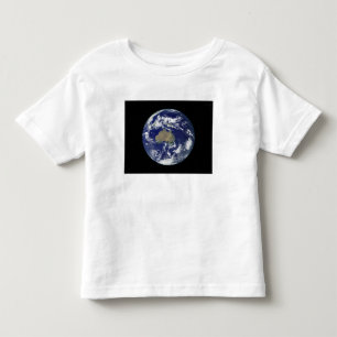 Völlig beleuchtete Erde zentrierte auf Australien Kleinkind T-shirt
