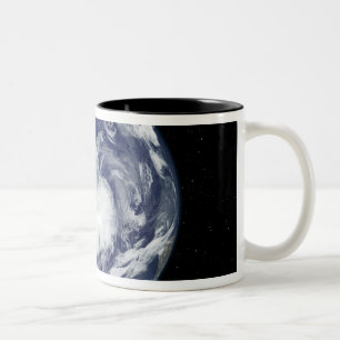Völlig beleuchtetes volles Scheibenbild Zweifarbige Tasse