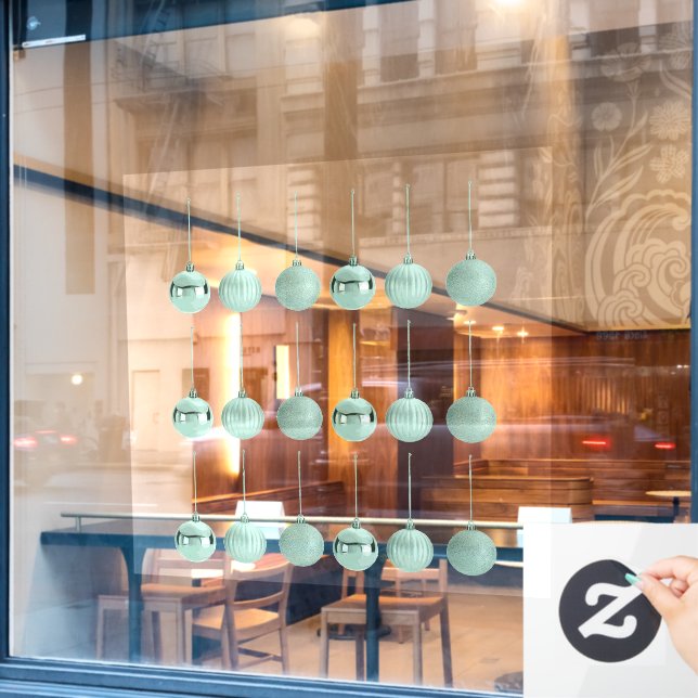 Völlig mit Schmuck überladener Weihnachtsbaumschmu Fensteraufkleber (Café-Fenster)
