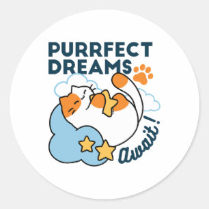 Vollkommene Träume warten – süße schlafende Katze Runder Aufkleber