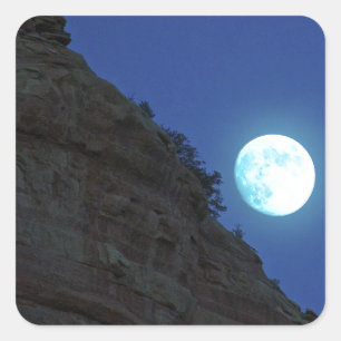 Vollmond, der über Sedona steigt Quadratischer Aufkleber