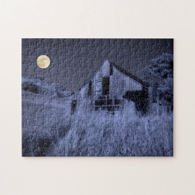 Vollmond-Overhead | Altgewitterter Stall (Horizontal)