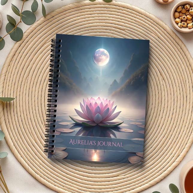 Vollmond Reflektion - Mondhexe spirituell Notizbuch (Full Moon Reflection – Lunar Witch Spiritual Notebook on a boho table with herbs and a cup of tea)