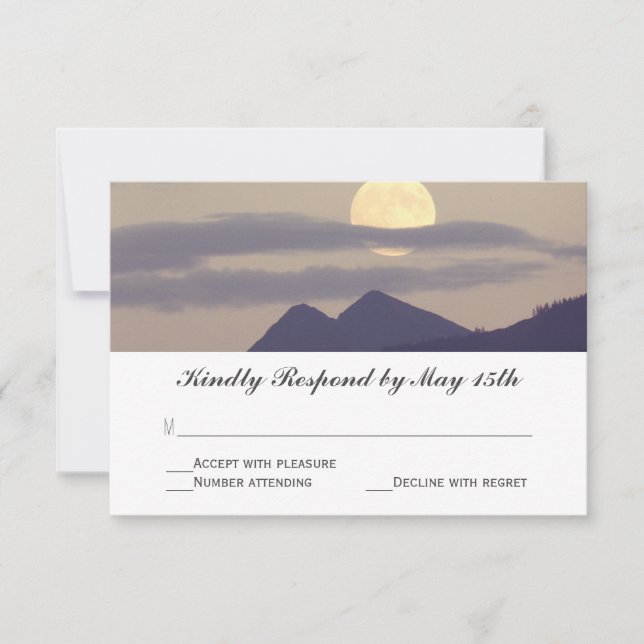 Vollmond steigt über Berge auf Hochzeitskarten RSVP Karte (Vorderseite)